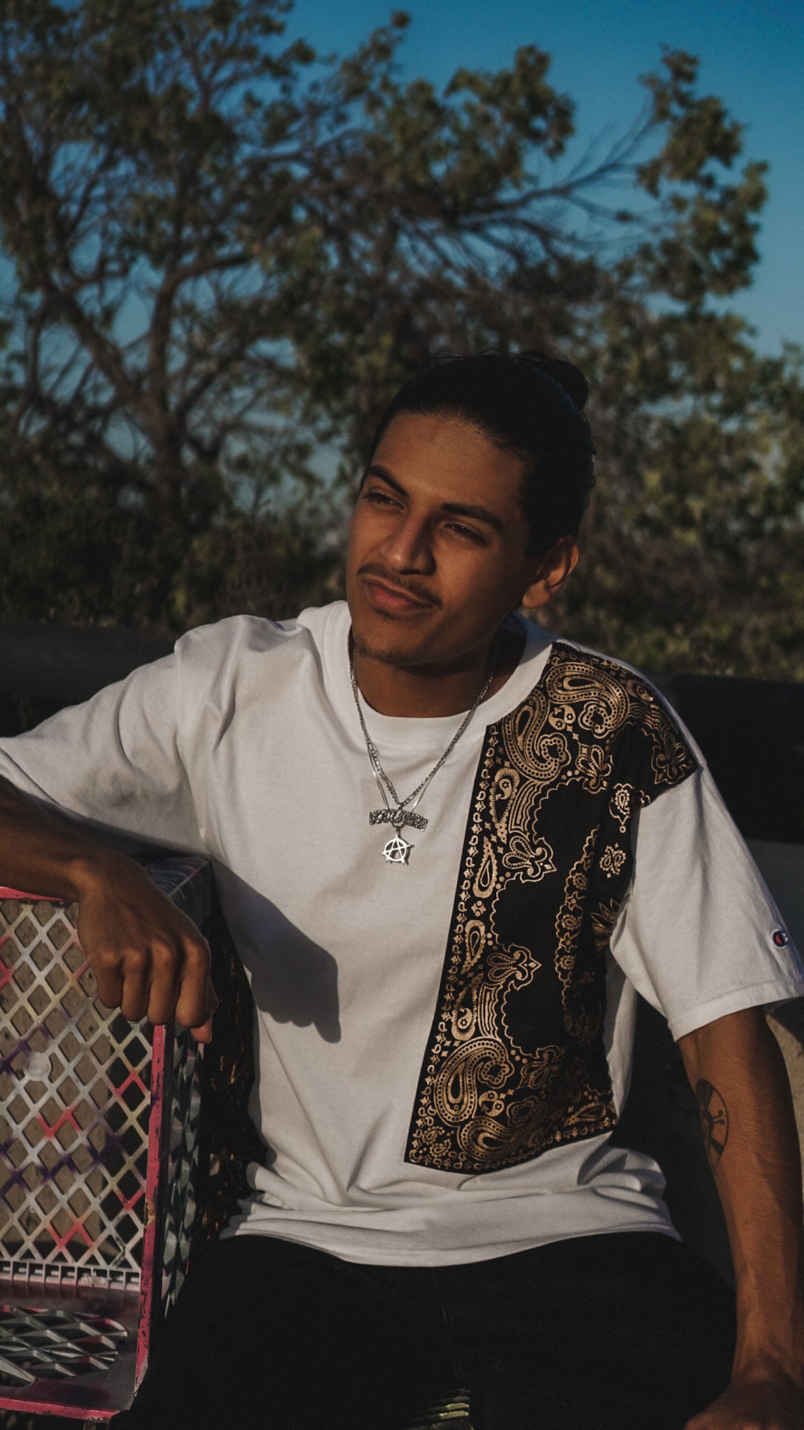 Gold Paisley, Men
