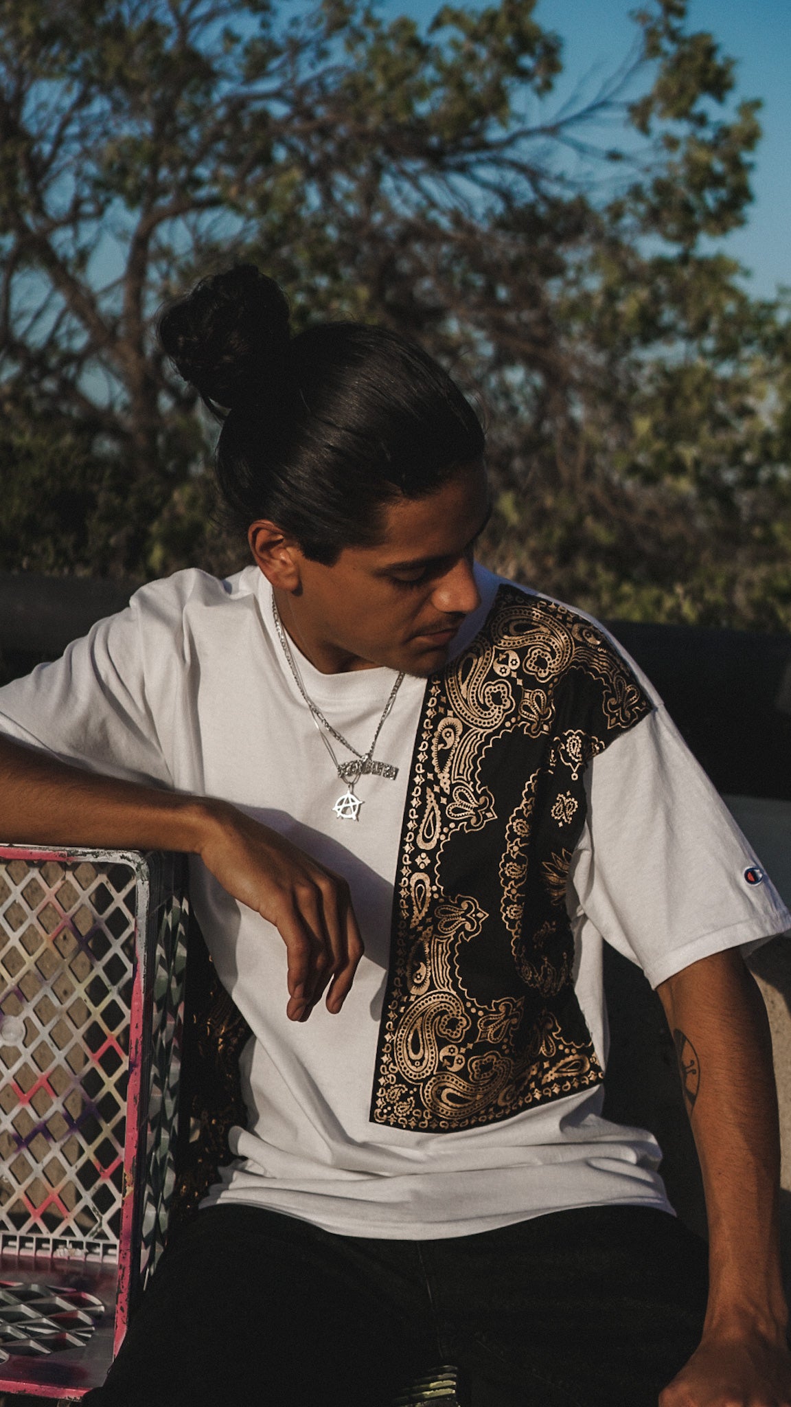 Gold Paisley, Men